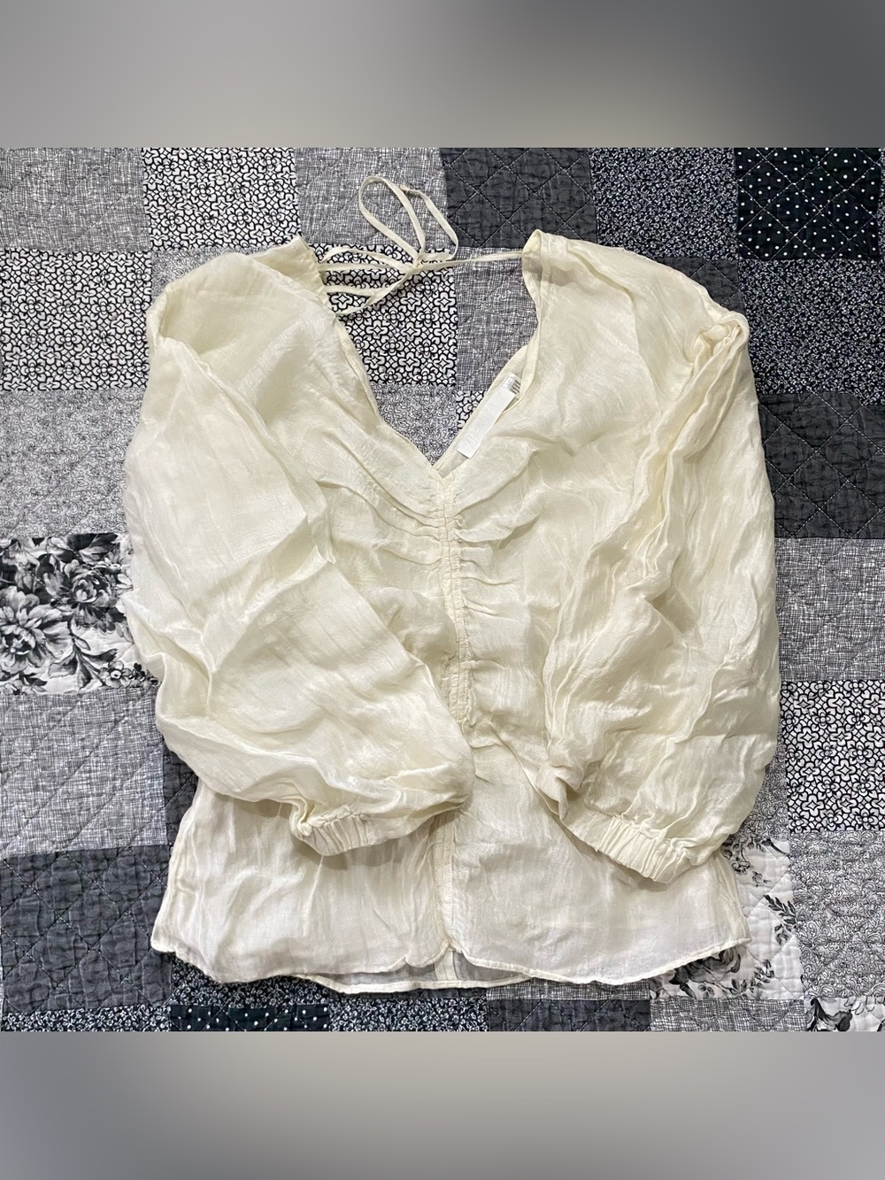 2018 h&m conscious lyocell silk ivory cream blouse top — size us 4
